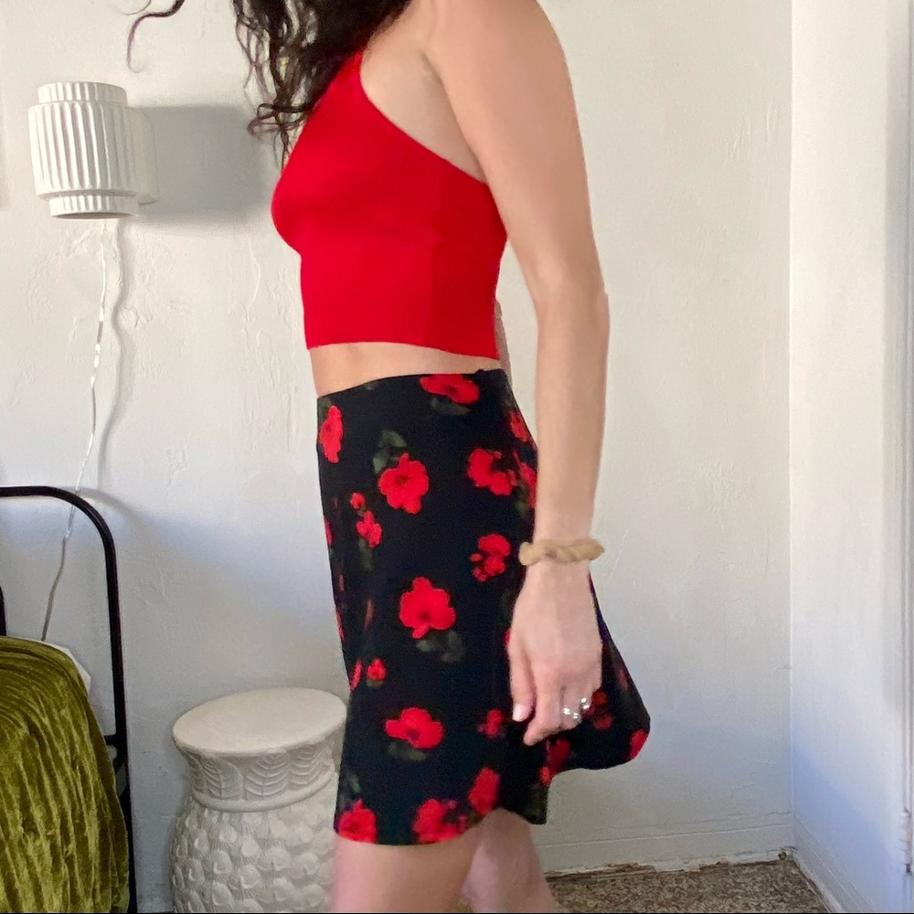 💃🏻SOLD💃🏻 Vintage 90s Black/Red Poppy Floral Print High Waist Mini Skirt - Picture 1 of 8